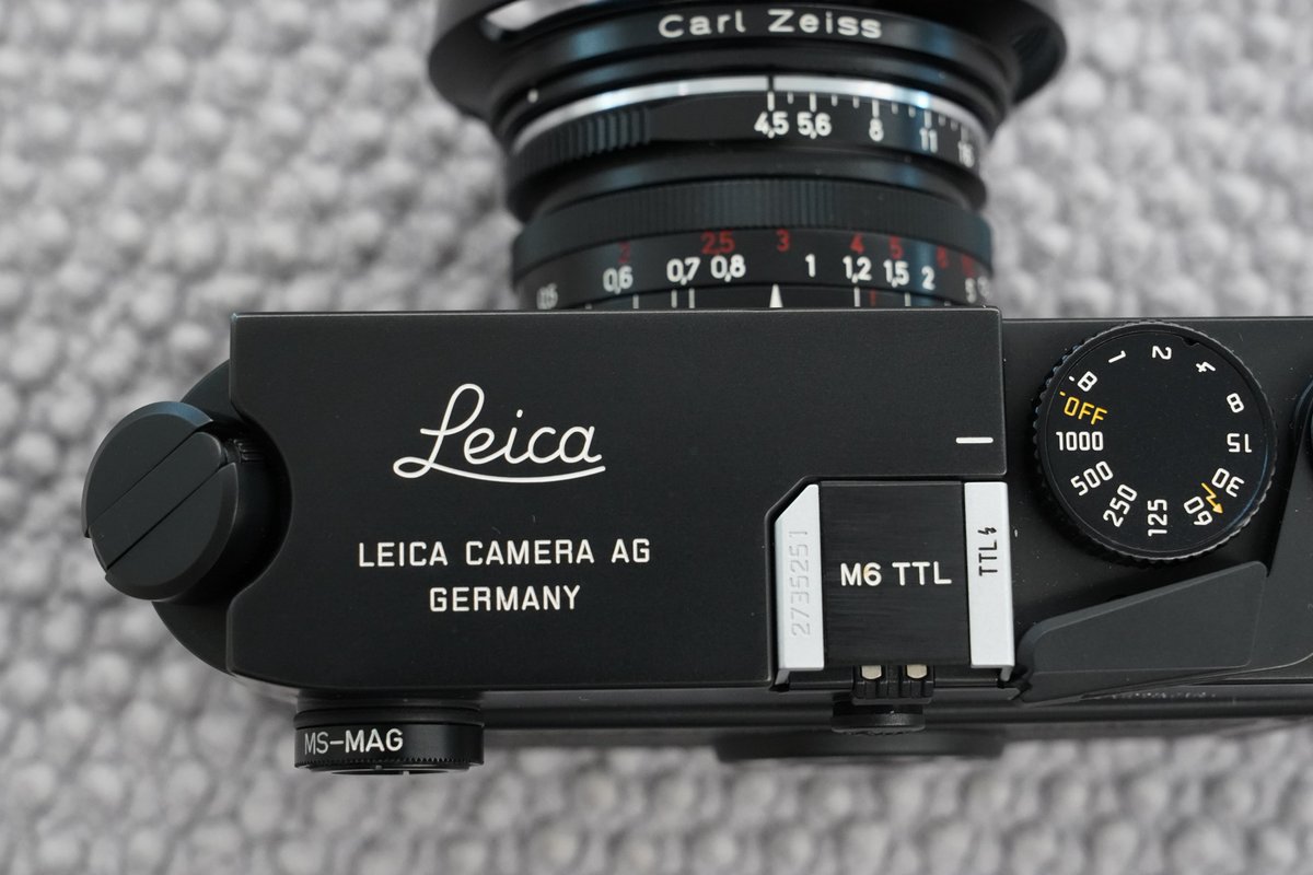 wattmann_cm_sjs's tweet photo. こんにちは🌞
ワットマンカメラ新宿サブナード店です。

Leica M6 TTL 0.72 が入荷しました📷
トップカバーにLeica筆記名称の入った日本国内向けのモデルですね💛
お持ち頂き、誠にありがとうございます。

いよいよグランドオープンは週末8/1(土)！
皆さまのご来店を心よりお待ちしております📸 https://t.co/LAimo55DtR