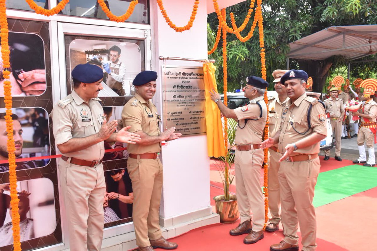 LkwDig49071's tweet photo. आज दिनांक 28 जुलाई, 2026 को पुलिस उपमहानिरीक्षक, पीएसी लखनऊ अनुभाग श्री किरीट राठोड (IPS) द्वारा 35वीं वाहिनी पीएसी, लखनऊ  स्थित बारबर शॉप के जीर्णोद्धार एवं सौंदर्यीकरण कार्य का उद्घाटन किया गया।इस अवसर पर सेनानायक श्री अमित कुमार (IPS) सहित अन्य अधिकारियों की  उपस्थिति रही। https://t.co/1ksDrpdU49