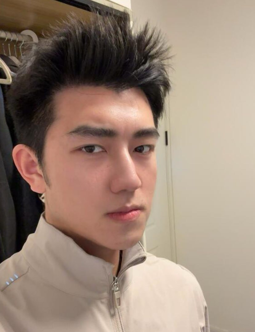 ILacoeuilhe's tweet photo. 好兄弟怀疑我跟他老婆有一腿，我冤枉啊！今天请他喝啤酒，偷偷下了料。现在已经睡得跟死猪一样，必须惩罚下你，你的眼睛能看错人，但我鸡巴不会找错穴。 #迷玩 https://t.co/7u28Ami5bu