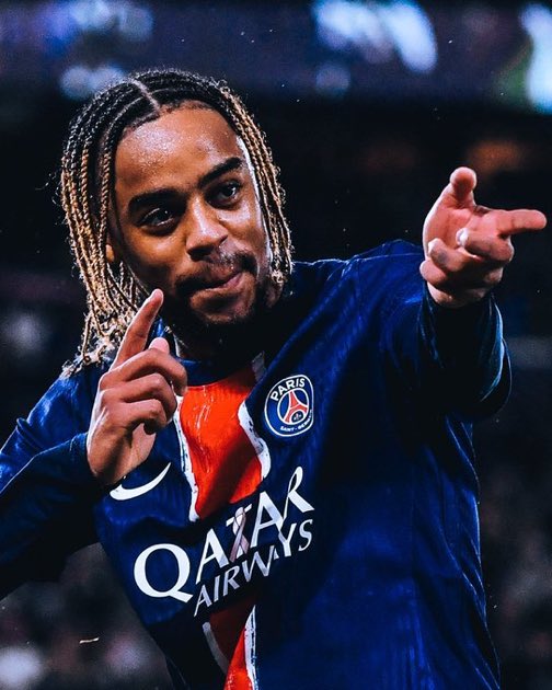 PSG_Report's tweet photo. 🚨🥇| JUST IN: Bradley Barcola risks of NOT being part of the PSG squad next season if he stays at the club this summer.

Luis Enrique wants players who are fully committed to the PSG project as part of the squad. @MarioCortegana https://t.co/MIi8WnvgMt