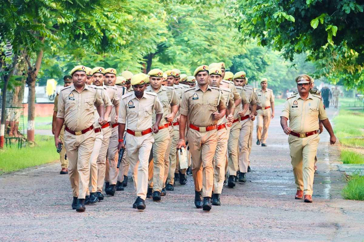 co37pacup's tweet photo. दिनांक-28.07.2026 को उपसेनानायक श्रीमती तनु उपाध्याय (AdSP) द्वारा "मंगलवार की परेड" की सलामी ली गयी।
परेड के दौरान जवानों के टर्नआउट, ड्रिल एवं समन्वय का अवलोकन करते हुए आवश्यक दिशा-निर्देश दिए, साथ ही वाहिनी का भ्रमण एवं निरीक्षण किया।
#uppolice #parade #dgpac #policetraining https://t.co/Ovxkbpaqh1