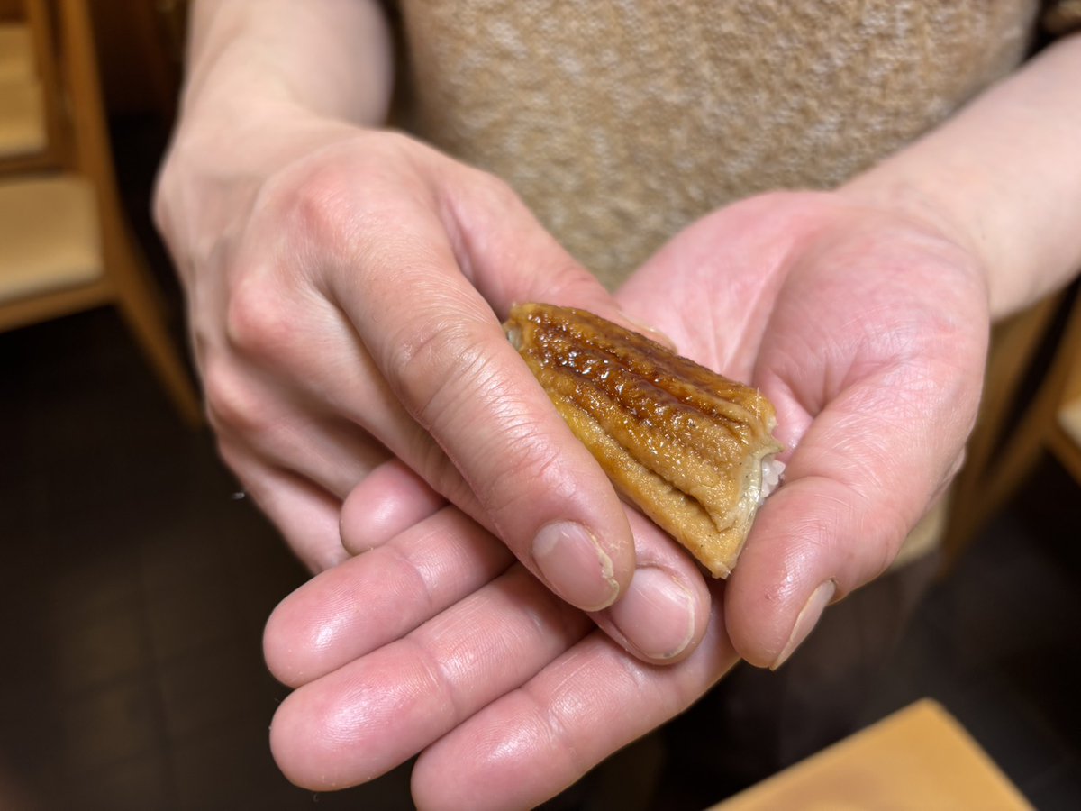 sushitetsu0717's tweet photo. 日本ばしすし鉄本店　営業時間
昼 11:30-13:30  (L.O 13:00 ﾈﾀがなくなり次第終了)
夜 17:00-22:00  (L.O 21:00 飲物は21:30)
東京ﾒﾄﾛ 日本橋駅3分
JR東京駅 八重洲中央口5分
定休日：第2第4土曜、日曜、祝祭日他
https://t.co/i0chyCEQkD
 #すし #すし鉄 #日本橋 #寿司処 #八重洲 #接待 #飲み会 https://t.co/rpeeHAAkgq