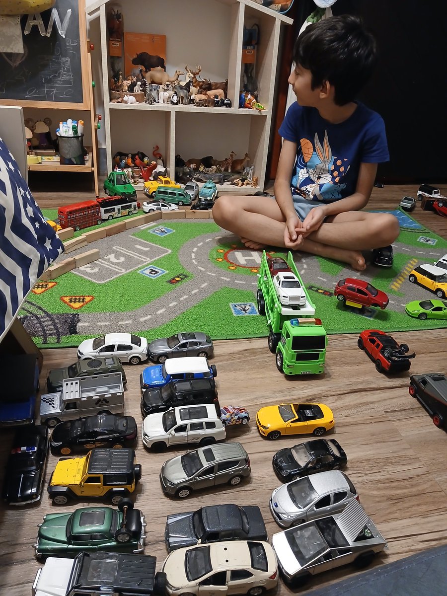 Catherinekh1982's tweet photo. 🚗🌱🦁 Ryan exploring the world of science!

Learning about cars, engineering, plants, and animal habitats — discovering how machines, nature, and life work together.

Future NASA Scientist 🚀🔬

#STEM #YoungScientist #ScienceForKids https://t.co/Xn9yCDIWK3