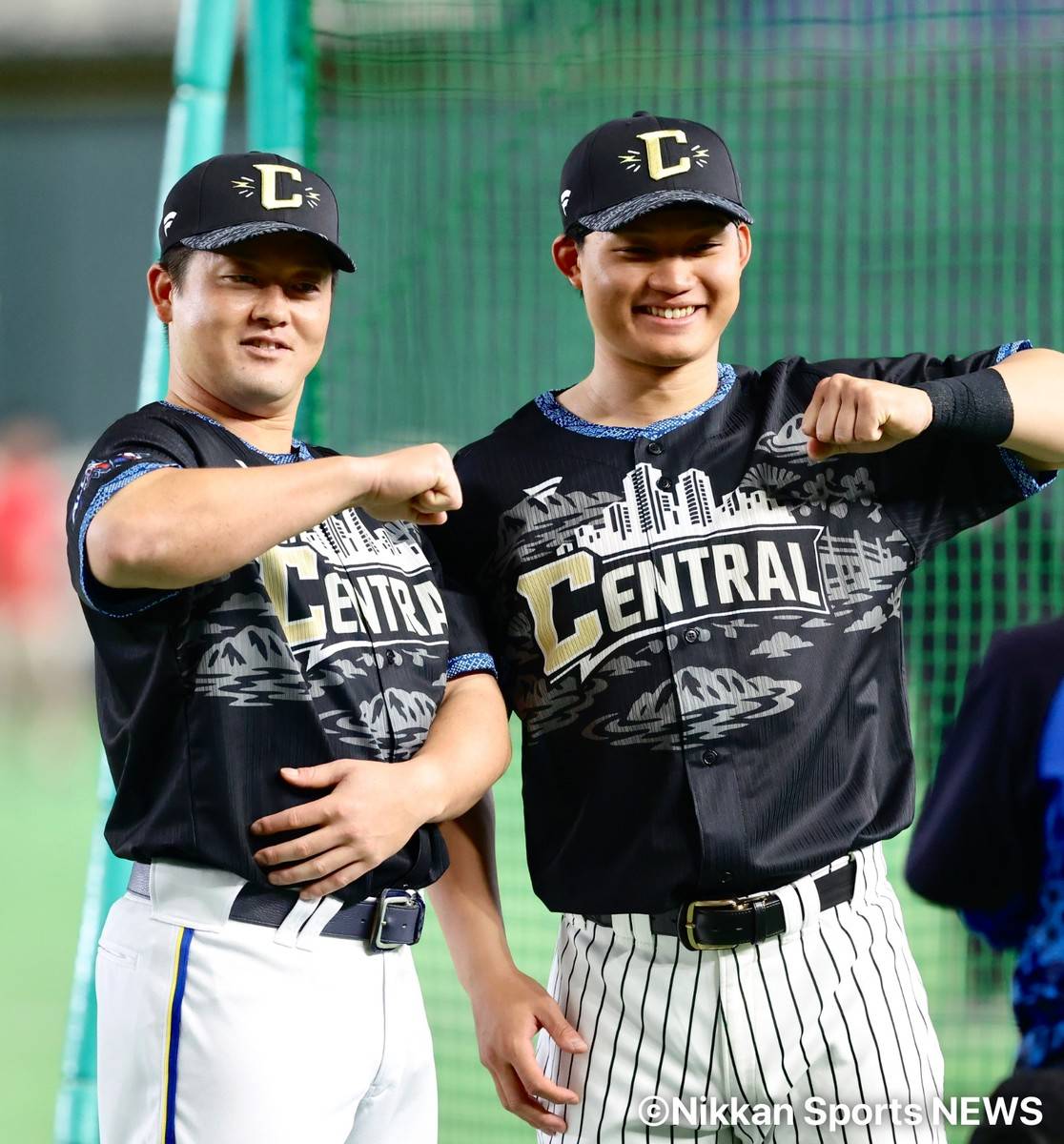nikkan_baystars's tweet photo. 中大コンビでデスターシャ！！💪

＃牧秀悟 ＃森下翔太 https://t.co/QBNMFMT0bX