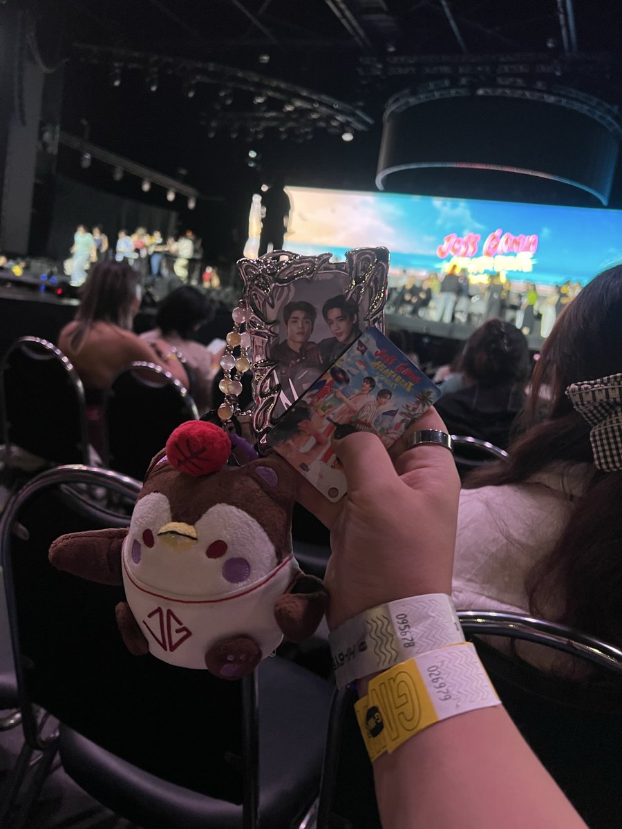 captaintwisties's tweet photo. we hereeeeeee 

#JossGawinConcert https://t.co/thZJrtt9jR