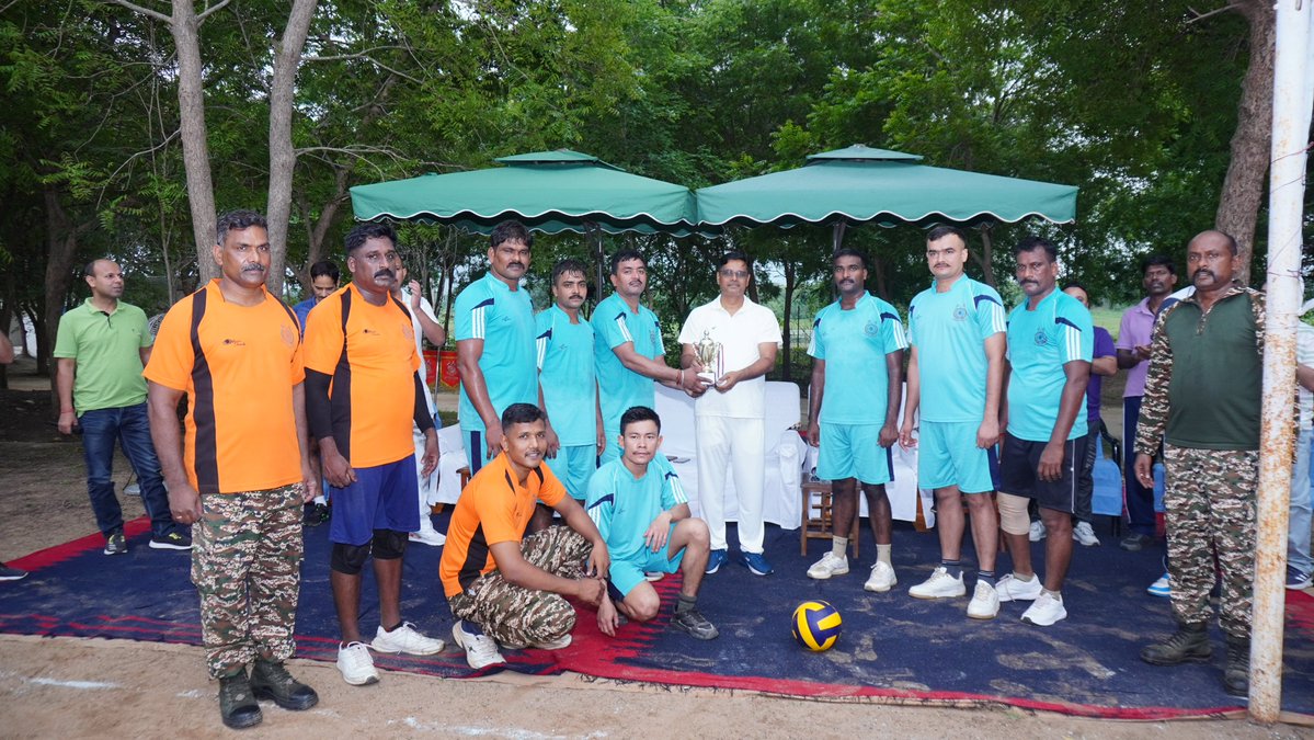 217Bn's tweet photo. On the occasion of 88th CRPF Raising Day, Personnel  of HQ and Attached hq. played a friendly Volleyball match  at  unit Head quarter location at Konta,Sukma,Chhatisgarh. https://t.co/yTkjV9HA2F