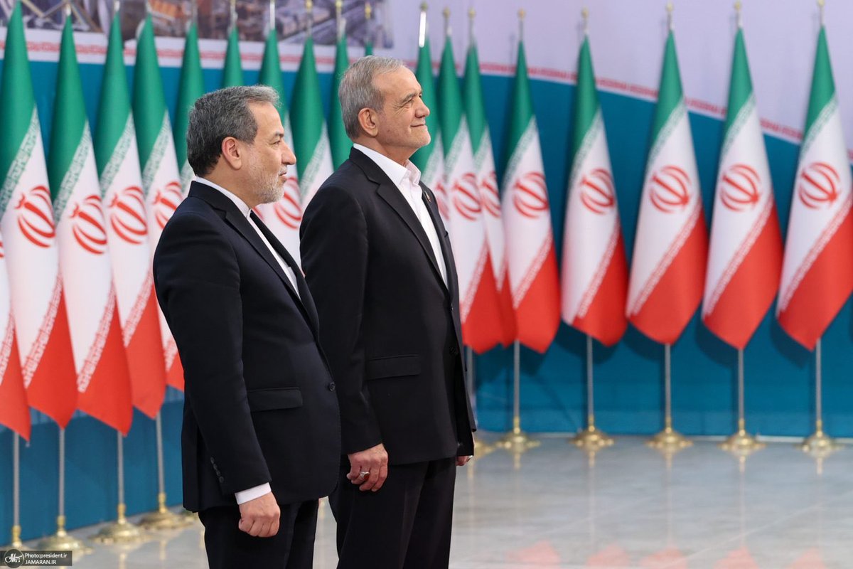 mostafa_jalali1's tweet photo. مذاکراتِ دولت پزشکیان شاید «بهترین توافق» دنیا نباشه...
اما قطعا«بهترین توافق ممکن» هست.

#دولت_مردمی
#مذاکره
#دولت_معتمد https://t.co/15uSRsUH6D