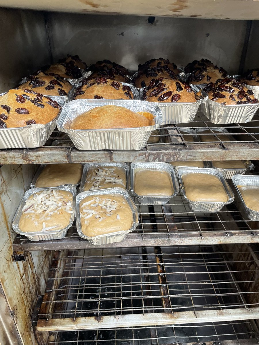 TheekVeee's tweet photo. Hi , my name is Valerie
Your favorite banana bread vendor is back online and active to take your orders
F1: lotus biscoff 10,000
F2: minis 2,000 each moq 5
F3: chocolate banana bread 8,000
F4: maxi 12,000
Baked fresh daily
📍Funaab axis Abeokuta
#iyaloja
#Vendorena https://t.co/Ix6a3058eI