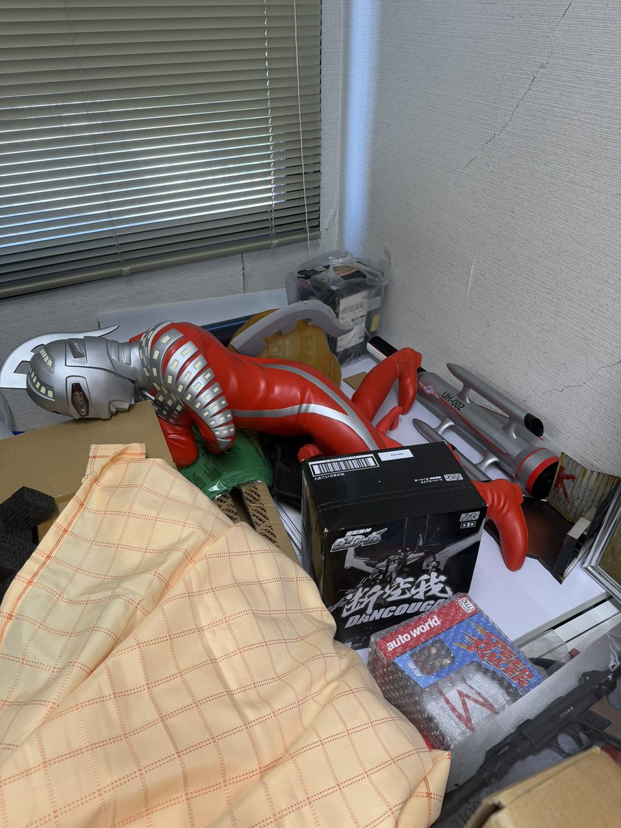 rb79ikepon's tweet photo. いやぁ
揺れた揺れた
会社に置いてた在庫は総崩れwww
自宅はもっとひどかろうなぁ…
とりま社員の安否確認中 https://t.co/abO3cjKju5