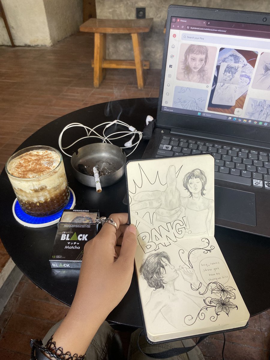 vieebadoobee's tweet photo. my life started to be great again since i started drawing again after a fcking century https://t.co/YbNGAZKsDi