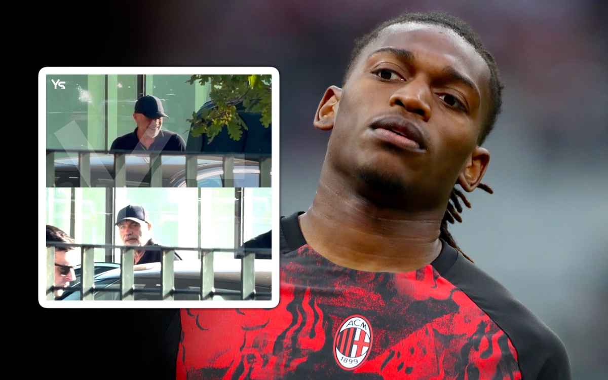 SempreMilanCom's tweet photo. ✈️ Fenerbahce have touched down in Italy for talks over Leao, and reports claim they are seeking a permanent deal.

➡️ https://t.co/rRaS2ZxhzD https://t.co/VQPLpsjawb