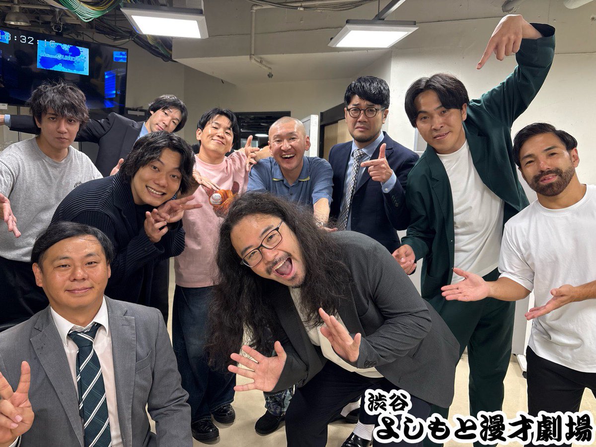 massan26's tweet photo. 渋谷よしもと漫才劇場カゲヤマ卒業公演ありがとうございました🙇‍♂️

集まってくれた芸人さんスタッフさんありがとうございました🙇‍♂️
皆さんのおかげで4公演とも大盛り上がりでした‼️
お客様も他の劇場でカゲヤマライブやる時はぜひ来てください！

配信ありますのでぜひ観てください〜🙇‍♂️

#カゲヤマ卒業 https://t.co/I5F7fo7ACT