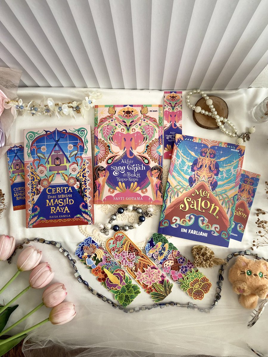 Rhealovesread's tweet photo. Seri Perempuan Mizan, soalnya yg as long as the lemon trees grow belum ku foto hahaha https://t.co/uJqjEFa0SY