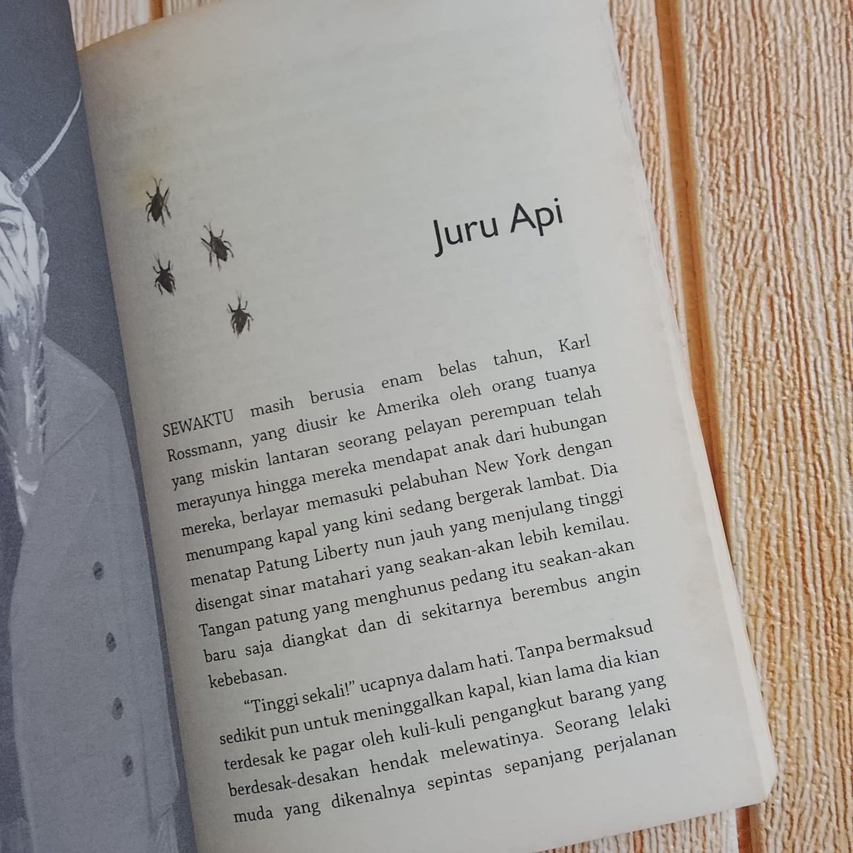 eLAmaravati's tweet photo. QRT dengan buku Kafka punyamu.

Hmmm ... saya cuma punya 1: The Metamorphosis and Other Stories. Terbitan Immortal Publishing (Imprint Shira Media).

Diterjemahkan oleh M. Dhanil Herdiman. Desain sampul oleh Katalika Project. https://t.co/bgPgqKrThv