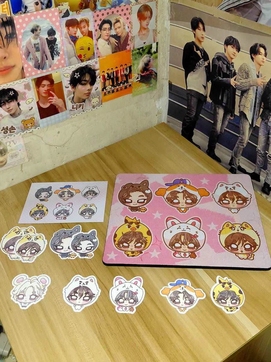 jjungproofs's tweet photo. ୨📮୧・OT6 mail … ! <3  

╰・﹕ got this free claim set from mx. @thistleyolk, THE MOUSEPAD IS 🔛🔝 ang ganda ng quality skskskskksks. so so thankful napasama pa sa nakakuha nito. will use it very well. ang ganda din ng sticker (dko to gagamitin mweheheheheheh) tyvm po! 😙💋💙 https://t.co/ejYX7okeyq
