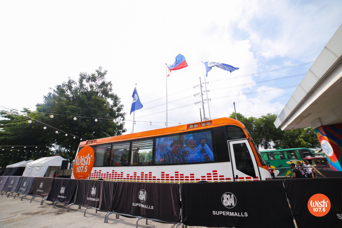 wish1075's tweet photo. We're now at SM City East Ortigas for today's Roadshow!

Drop by if you're around the area, Wishers! 🧡 https://t.co/6iFYrqrUwy