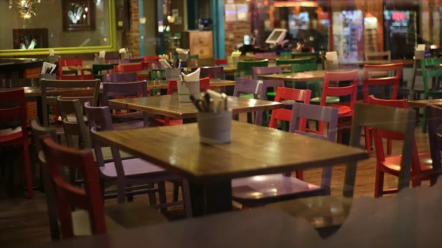 sputnik_TR's tweet photo. 🍽️Ticaret Bakanlığı'ndan restoran ve kafelerde tüketiciyi ilgilendiren önemli uyarılar:

📌Menüde yer almayan servis, masa, kuver vb. ek ücretler talep edilemez

📌İşletmeler, fiyat listesinde olmayan hiçbir ilave ücreti müşteriye yansıtamaz

📌Bahşiş ise tamamen müşterinin isteğine bağlıdır, zorunlu değildir
