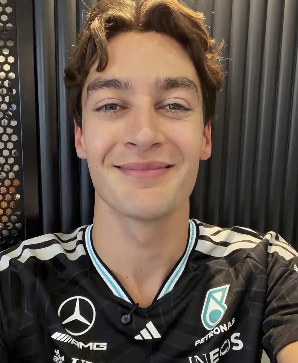 georgiewifey's tweet photo. how is he still this pretty despite the team trying to kill him every week https://t.co/0I34BVSAlj