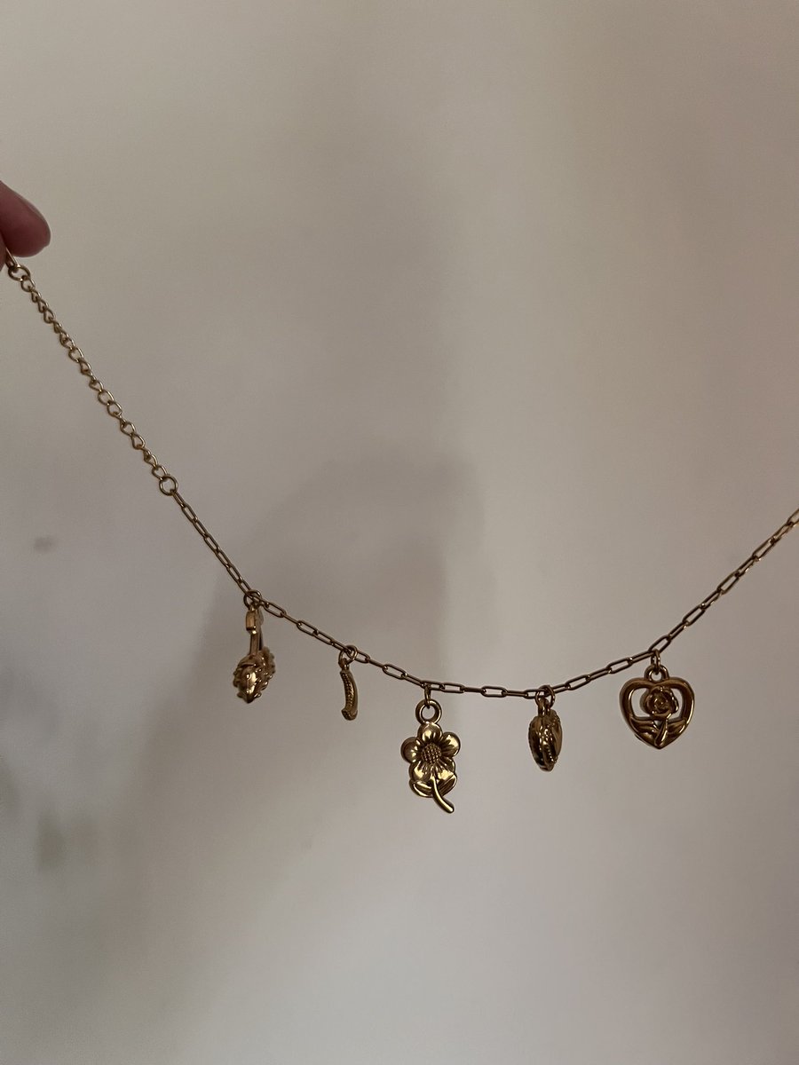Rottedbraine's tweet photo. I make customised charmss bracelets 
Dm me if any girl wants to make a bracelet according to her personality 
Or may be a gift
I love my work multiple times https://t.co/NwgNodcLNo