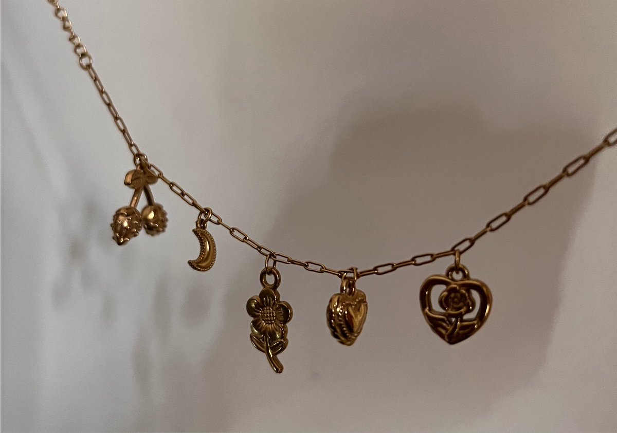 Rottedbraine's tweet photo. I make customised charmss bracelets 
Dm me if any girl wants to make a bracelet according to her personality 
Or may be a gift
I love my work multiple times https://t.co/NwgNodcLNo