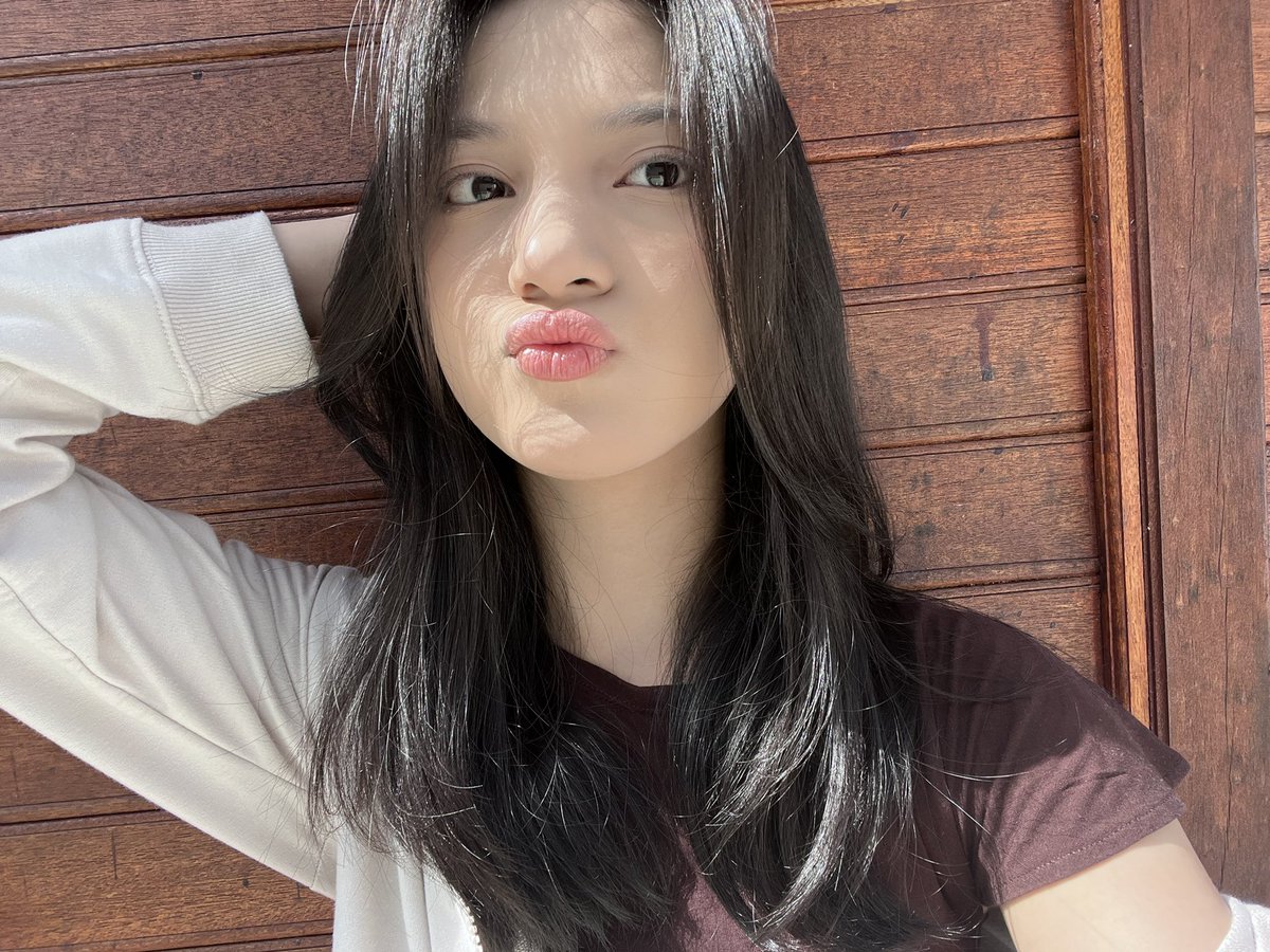 A_VirgiJKT48's tweet photo. hems https://t.co/r7VcVmk4No