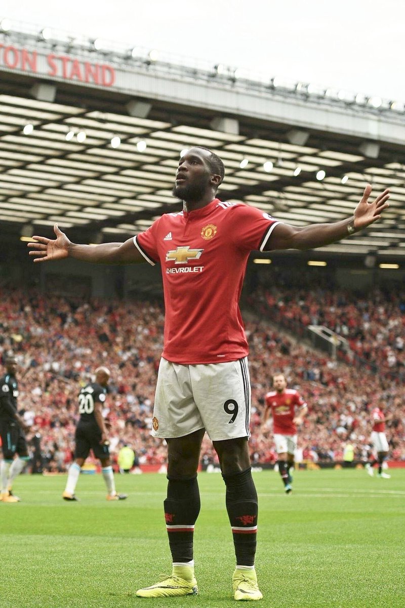 UtdToph's tweet photo. Both in their prime 
Pick one for your club https://t.co/SHgh3eXJT9