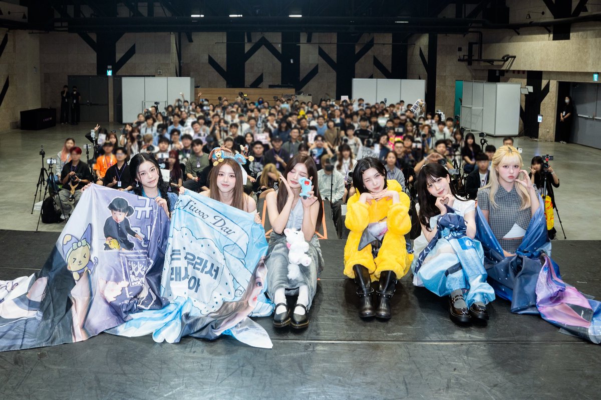 KMONSTAR_GLOBAL's tweet photo. 👾 NMIXX (엔믹스) 5th EP ”Heavy Serenade“ OFFLINE FAN SIGN EVENT in KAOHSIUNG

#NMIXX #엔믹스
#HeavySerenade
#NMIXX_HeavySerenade https://t.co/BAmI9uC7yg