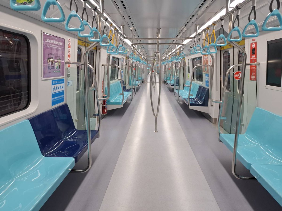 newdaze_kiosk's tweet photo. 台北捷運（高運量路線）、35年ぶりのフルモデルチェンジ車CR381A系公開

高運量路線初の7人掛けオールロングシート(座席撤去工事前の車両より1人少ない) https://t.co/yl6smMtGpw