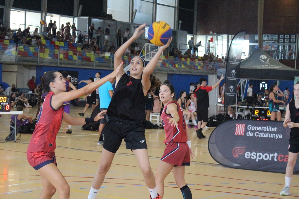 FCBQ's tweet photo. #3x3basquet🏀 / #Barcelona posa un magnífic colofó al Circuit 3x3 FCBQ 2026!

🔝 La Gran Final al CEM La Mar Bella tanca una 9a edició que ha fet parada en vuit ciutats amb la participació de 1.150 equips i 5.000 esportistes.

➡️ https://t.co/OKdWlxkmCe
🔗 https://t.co/gnOrFyUApN https://t.co/IUATvpmJlh