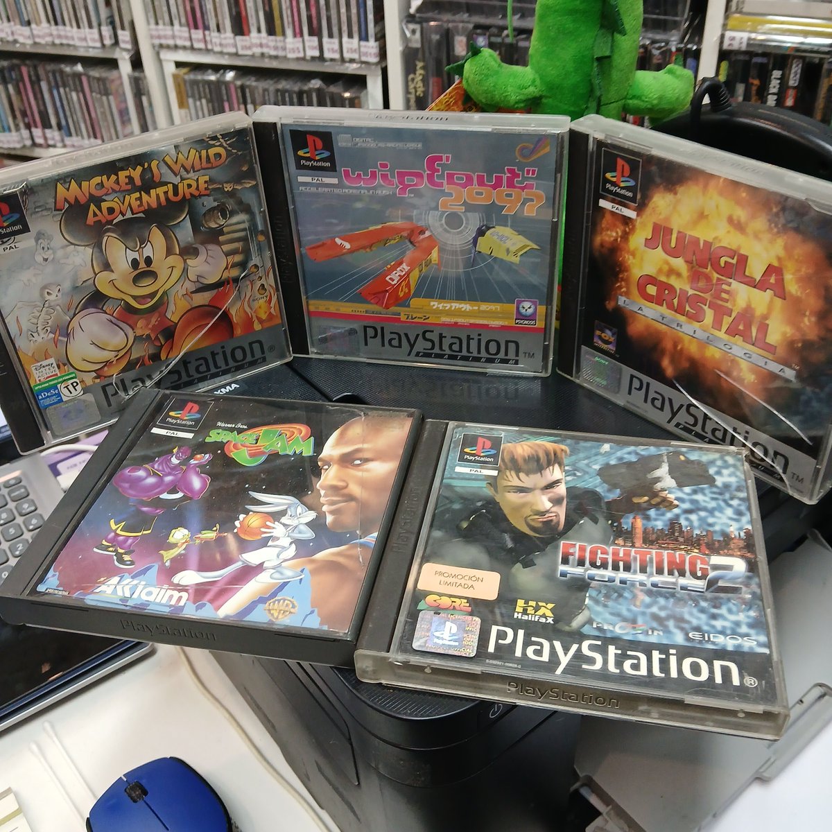 yumedes's tweet photo. Feliz martes gente!! Ya estamos en tienda con muchas novedades, os esperamos en los @Encantsnouseix en el carrer del dos de maig 227 local A30 al lado de la parada encants de la línea 2 en #Barcelona #playstation #residentevil #nintendo somos #airunretrogames https://t.co/6BtC6F4m6o