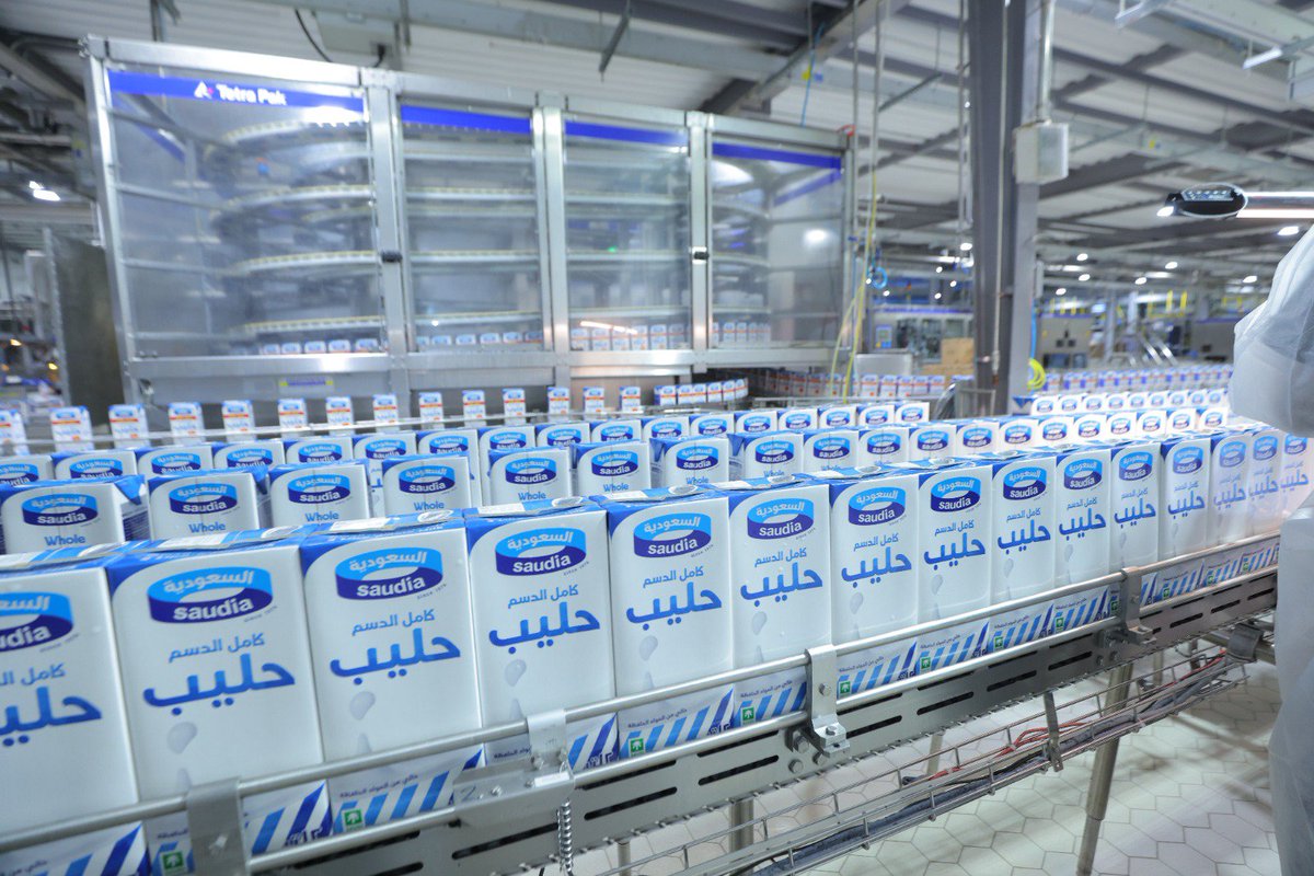 saudia_daily's tweet photo. Solid growth in core operations! 🥛🇸🇦
SADAFCO reports Q2 2026 financial results:
▫️ Revenue reached SAR 750M (+1.7% QoQ)
▫️ Net profit rose to SAR 88M (+7.6% QoQ)
▫️ Maintained market leadership in long-life milk (59.1%) &amp; tomato paste (51.1%)
#SADAFCO 
https://t.co/hi5hIywImb https://t.co/mFRB25JpRZ