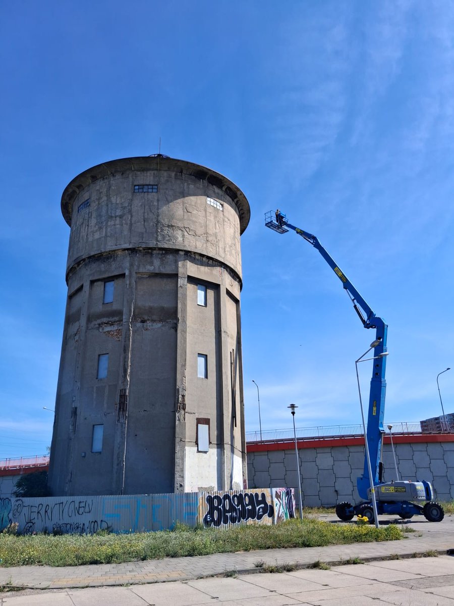 Bac_Polska's tweet photo. Renowacji ponad stuletniej wieży ciśnień położonej na granicy gdańskich dzielnic Brzeźno i Letnica z udziałem podnonika Genie Z-135/70 wynajętego w BAC Polska🗼

📞 +48 957 529 277
📧 info@bacpolska.pl
💻 https://t.co/OvLNVIzUjp

#BACPolska #Zoomlion #Gdańsk #Podnośniki https://t.co/YMV67CIhDN