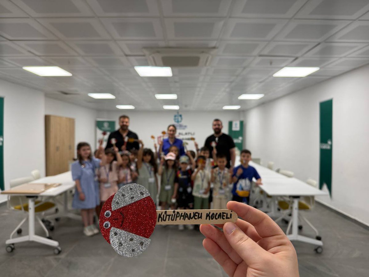 kutuphanemk's tweet photo. 🎨 Her Kitaba Özel Bir Ayraç

“Bir Kitap Bir Etkinlik” kapsamında miniklerimiz kendi kitap ayraçlarını tasarlayarak keyifli anlar yaşadı.

📍 Alev Alatlı Kütüphanesi https://t.co/fDQzKoZpoO