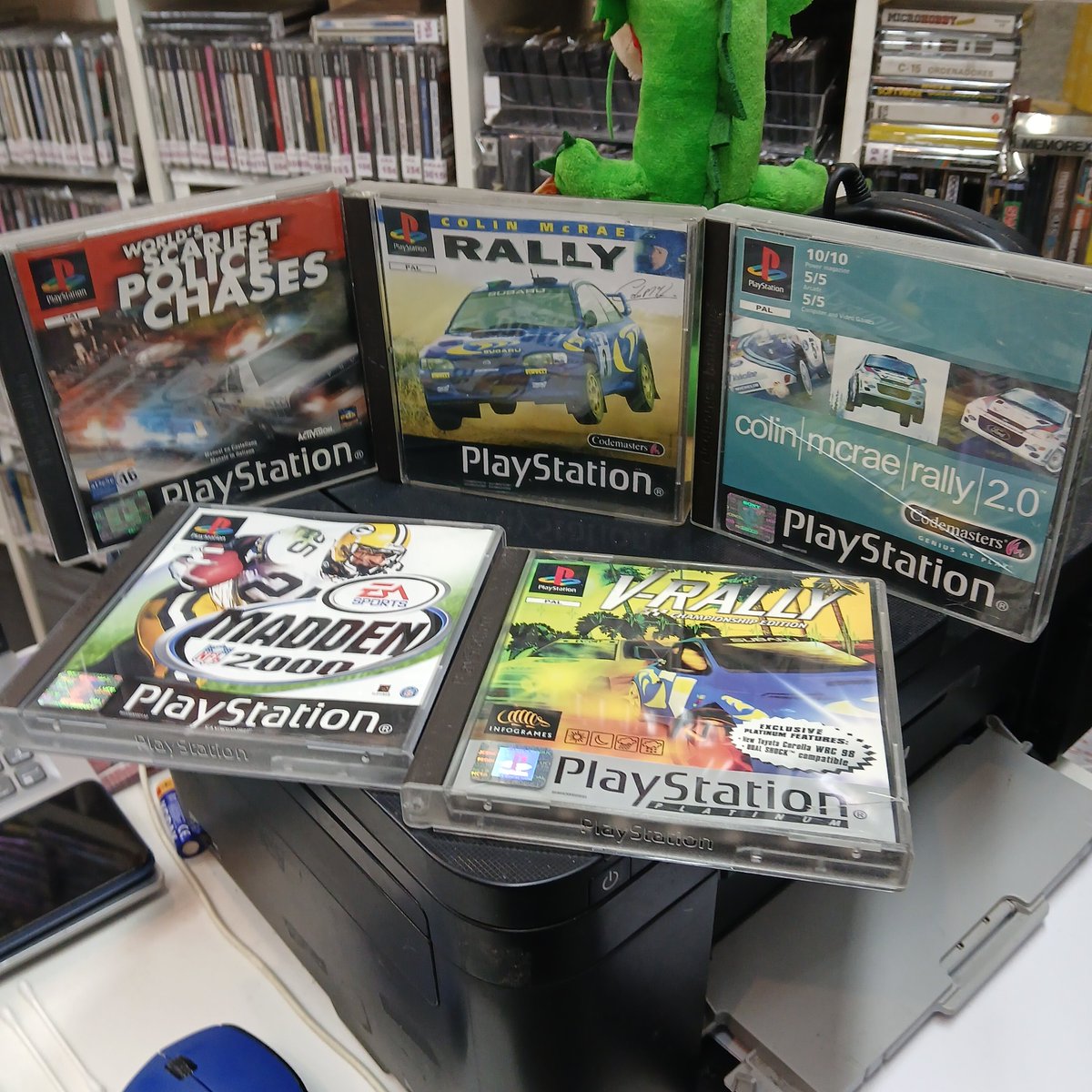 yumedes's tweet photo. Feliz martes gente!! Ya estamos en tienda con muchas novedades, os esperamos en los @Encantsnouseix en el carrer del dos de maig 227 local A30 al lado de la parada encants de la línea 2 en #Barcelona #playstation #residentevil #nintendo somos #airunretrogames https://t.co/6BtC6F4m6o