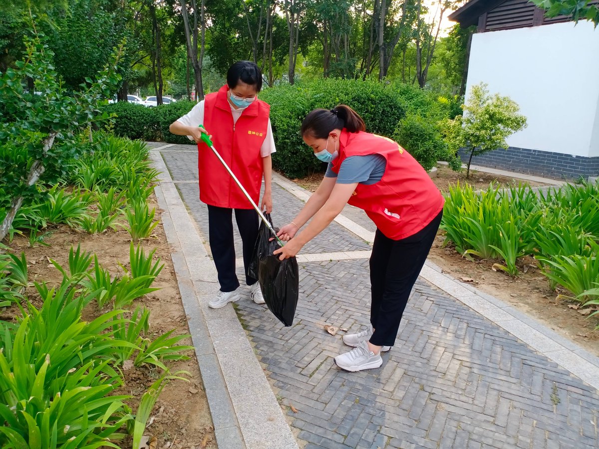 lfg__baptista's tweet photo. Join our neighborhood garden cleanup this Sat 9AM at Central Park! Gloves u0026 snacks provided—let’s spruce up our community together! https://t.co/o9MU6ajg2h