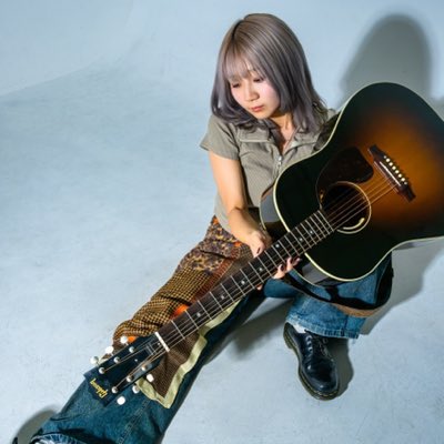 mememe_sia's tweet photo. この度、アーティスト写真が変わります〜！！

⁡撮影:@lemmon_photo
ギターと一緒にこんなにかっこいい写真を撮って下さり
本当にありがとうございます😭！！
⁡
このかっこよすぎるアーティスト写真と
共に音楽ももっともっと邁進して行きます〜！！よろしくお願いいたします🙇‍♀️！ https://t.co/BeujkF2tAe