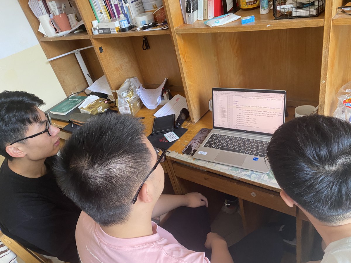 Pitbuletta's tweet photo. Great teamwork makes the dream work! Our small group just nailed the group project ahead of the deadline  Can’t wait to share the final outcome! https://t.co/htKYsPfezY