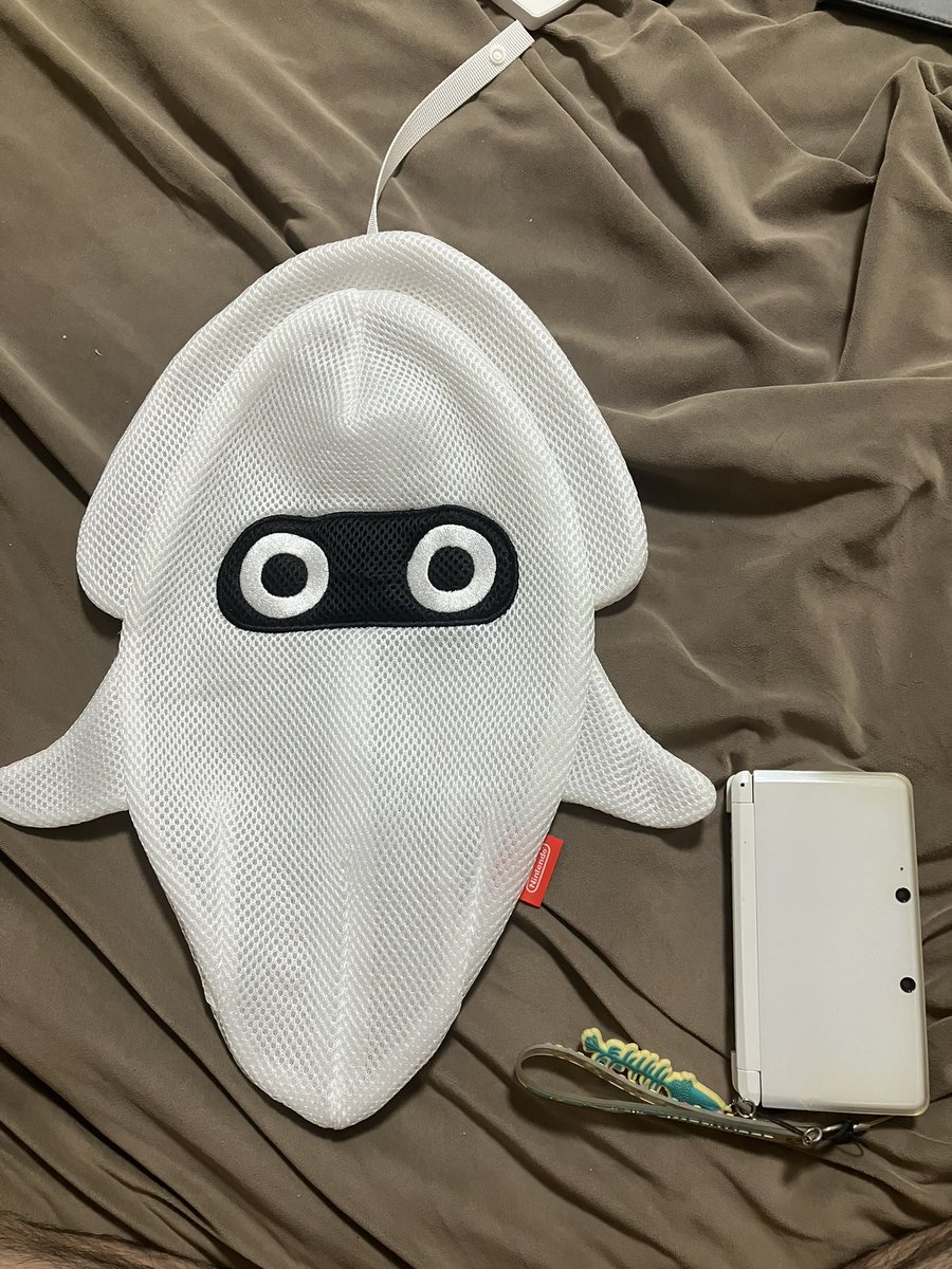 okmk5's tweet photo. ゲッソーのネットを買って子供用リュックに改造し、中に保冷剤入れて夏のお出かけに役立てよう！と思って買ったけど意外とデカいね君。 https://t.co/QRusphOQ5C
