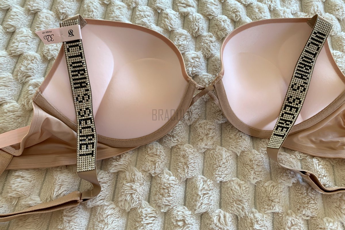 BraculaVS's tweet photo. Let's start with the nude set featuring a 32D @VictoriasSecret Shine Strap Bombshell bra matched with a @VSPINK thong.
Is this your favorite set? Or the other colors was your favorite?
#bombshellbra #victoriassecret https://t.co/9nmlt0lNUx