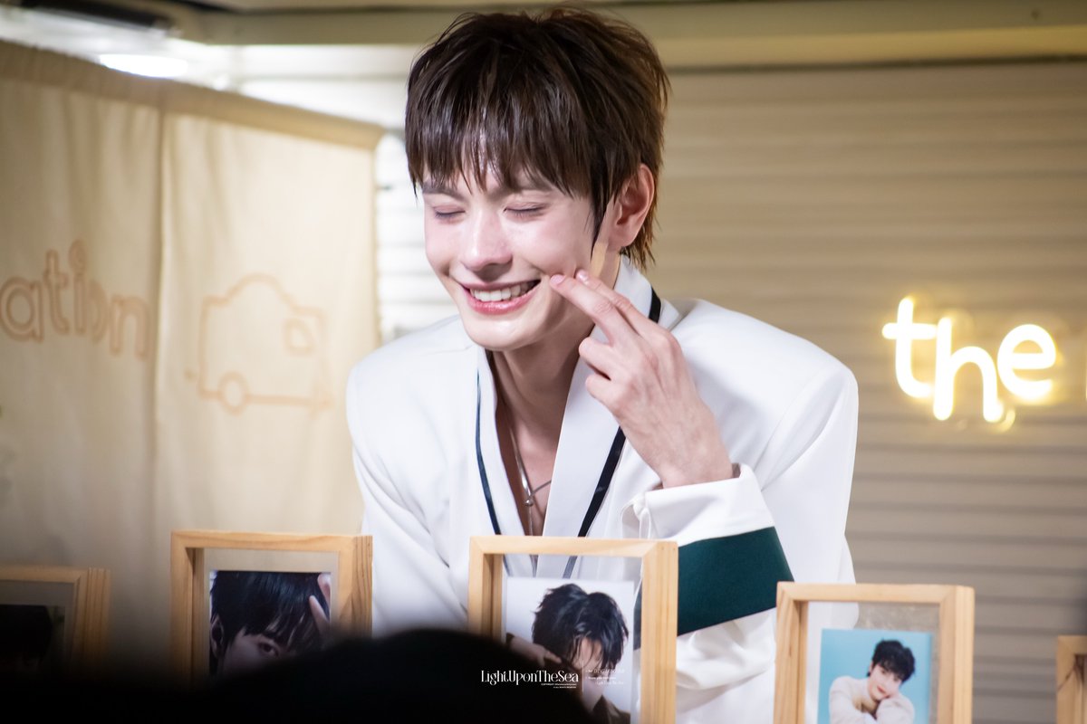 LightUponTheSea's tweet photo. 📸 270726 | DANG HONG HAI x FOODTRUCK LIVESTAGE 3
𓆝 ⋆.
#DANGHONGHAI #당홍하이 https://t.co/KDbcz3VKjx