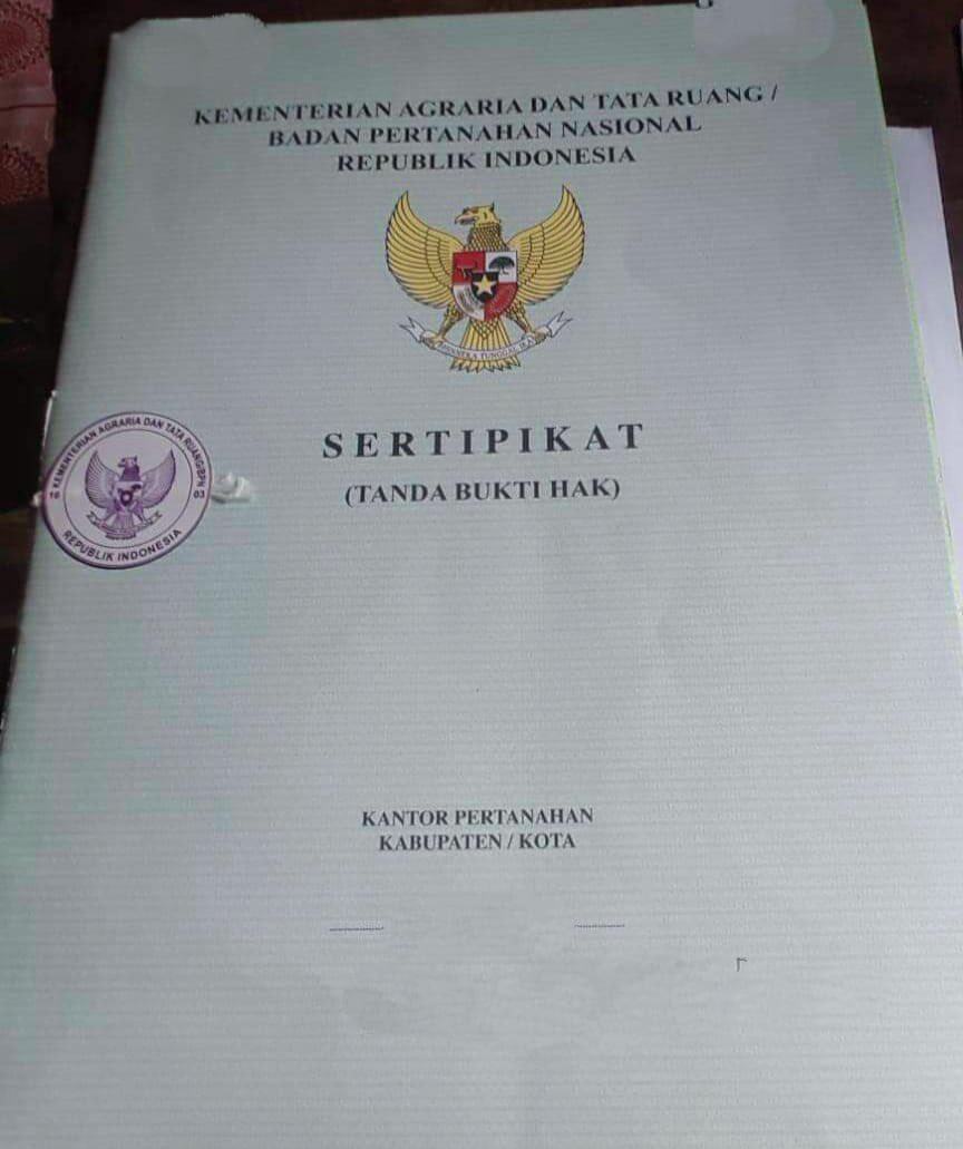 adekseonghyeonn's tweet photo. WTT 
have : surat tanah bapak
want : pc cortis yzy all member https://t.co/9CeSUYTnOG