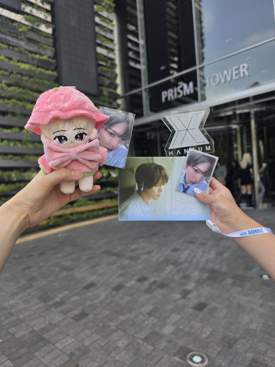 blem_m's tweet photo. 듀아아아🥹 일일팬매님 또 보고싶어요🫰🫶🫶
#한음 #장한음 #Haneum https://t.co/zwmQlR3An4