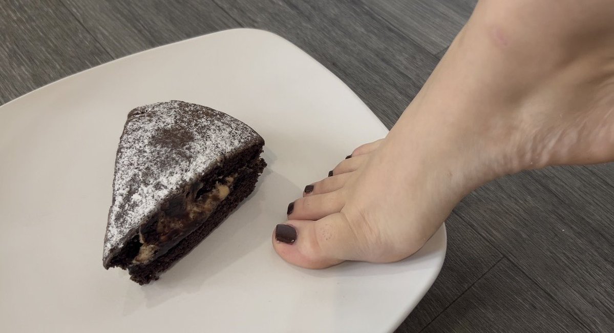 KaciChilde3af's tweet photo. Who wants a bite 😋 https://t.co/zBfAdgyynD
