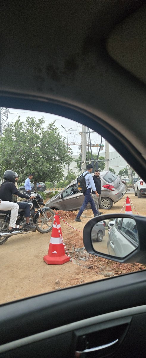 22_akashdeep's tweet photo. @UnspokenGurgaon This happened on the very same road today. 
Complete shit show.
Digging the road during monsoon and secondly doing it in bits and pieces. https://t.co/HsErChRtbp