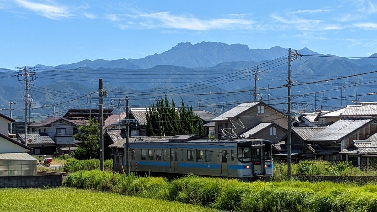 a12035675's tweet photo. 今日は夏には珍しく石鎚山がはっきり見えています😀 https://t.co/3b7MR0YfSq