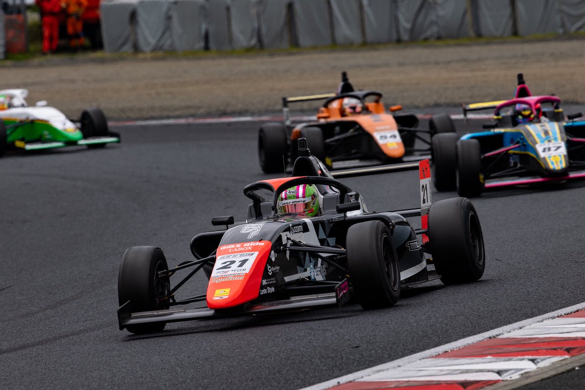 Leon_Ochiai's tweet photo. FIA-F4 JP 第5戦&amp;第6戦 富士大会

苦しい状況ですが、チームやスポンサー様、応援して下さっている方々に感謝を忘れず頑張っていきます。

アツいレースするので、応援よろしくお願いします！

第5戦 8/1(土)9:10〜
第6戦 8/2(日)8:55〜

#Hojust
#福興建設株式会社
#SERNES株式会社
#Lambostyle
#F4jp https://t.co/p1TMbj0g04