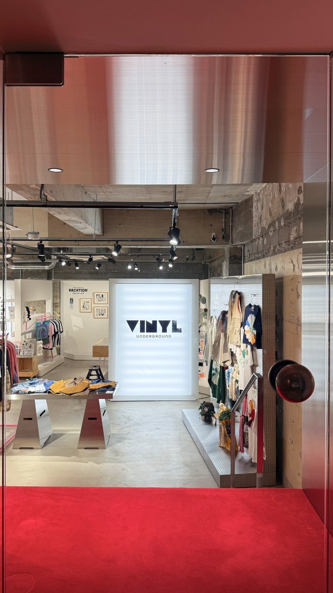dododora_sy's tweet photo. “ VINYL UNDERGROUND ”

アート &amp; カルチャーのお店
東京行く度に立ち寄っていたけど
大阪にオープンしてくれた！！

店内オシャレすぎるぅ🤩 https://t.co/MmJTepYAwB