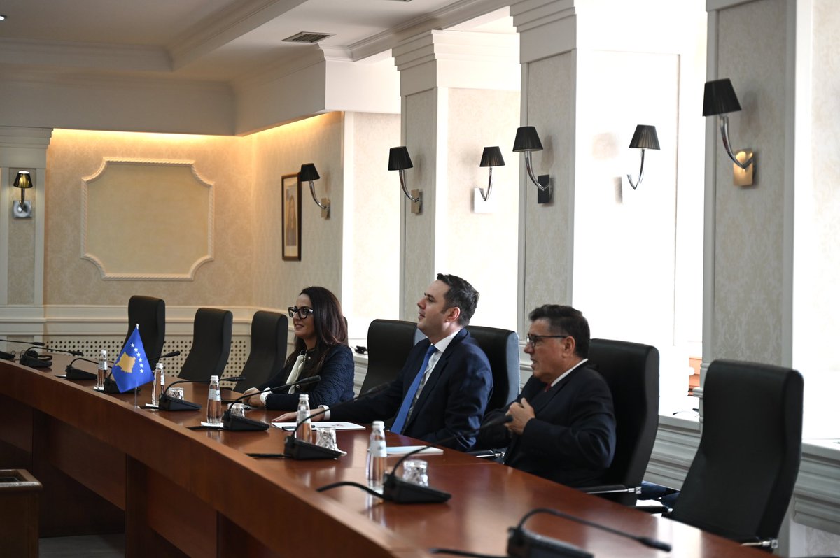 benjaminhaddad's tweet photo. Je me suis entretenu à Pristina avec les représentants des principaux partis de l’Assemblée kosovare : @PDKzyrtare, la ligue démocratique du Kosovo, la liste serbe et l’Alliance pour le Kosovo.

Le pluralisme est vital pour la vie démocratique du Kosovo et son avenir européen. https://t.co/ZtWUmH5c0C