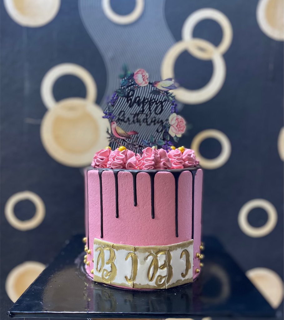ucyncakes's tweet photo. Best cakes in Port Harcourt City😁 https://t.co/S2pvrOb8yt
