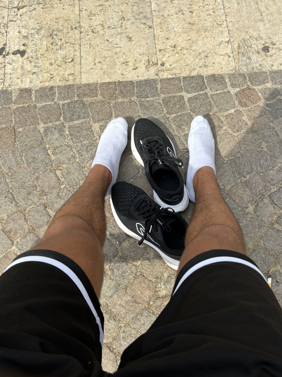 master_of_italy's tweet photo. post corsa mattutina 🥵
|avrei bisogno di un massaggio😭|
#feetfetısh #run #piedi #slaves #schiavi https://t.co/dfCgDl4OdT